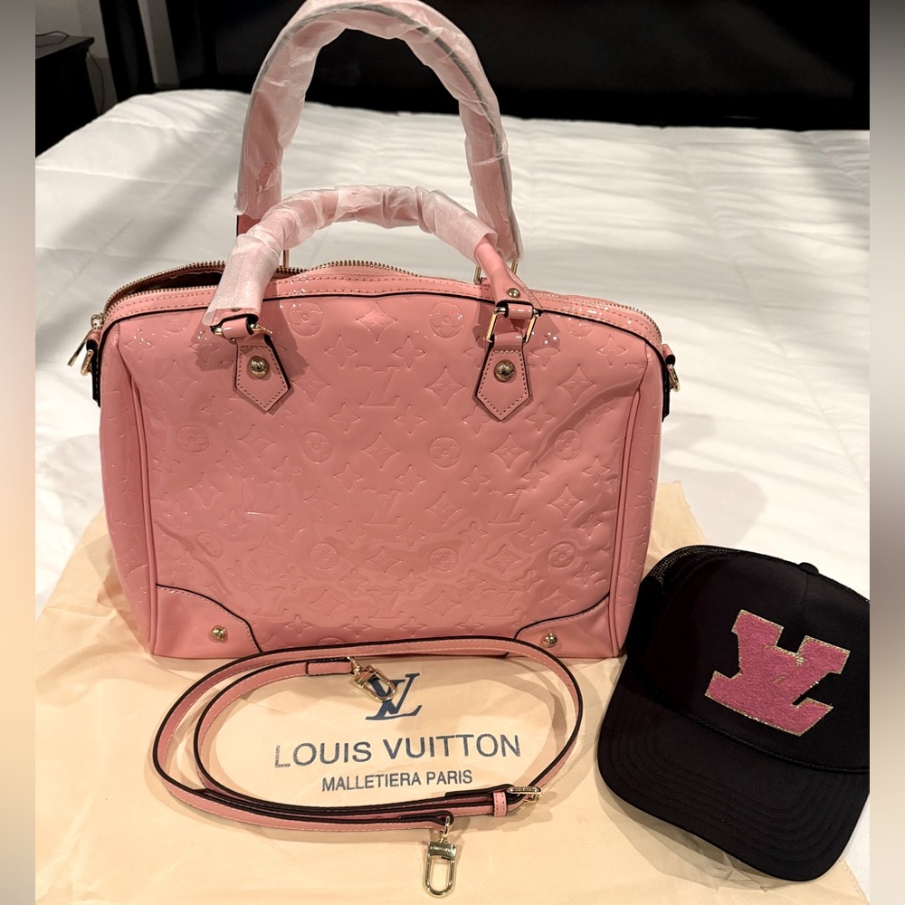 Large Alma style bag, bubblegum pink. 
With adjustable shoulder strap